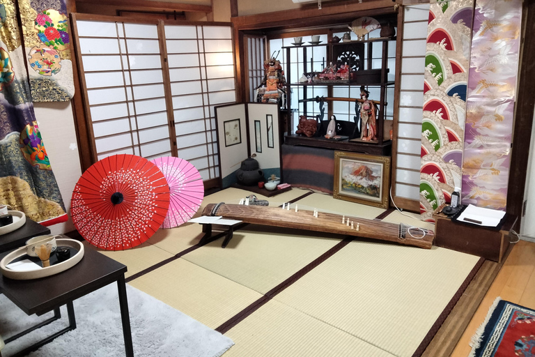 Hiroshima : Expérience de Kimono, Koto et Cérémonie du Thé SimpleKimono et cérémonie du thé simplifiée