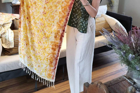 Jakarta: Creative textile art workshop with local flowers in a gallery