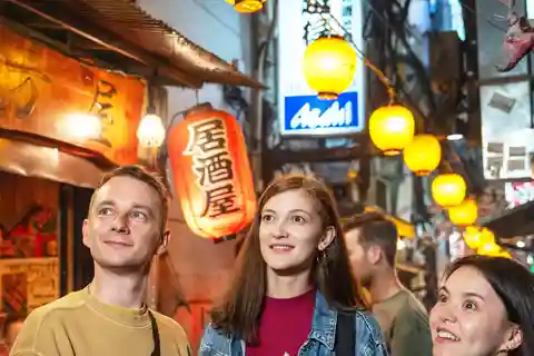 Tokyo: Shinjuku Izakaya & Bar Hopping Food Tour