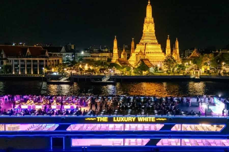Bangkok: Flussfahrt auf dem Chao Phraya River mit The Luxury White. Foto: GetYourGuide Bangkok: Flussfahrt auf dem Chao Phraya River mit The Luxury White. Foto: GetYourGuide