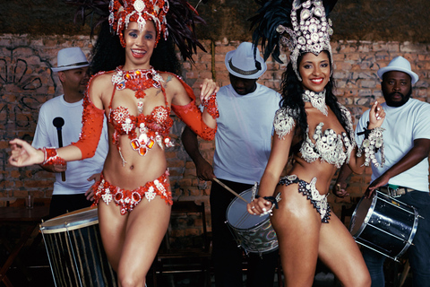 Búzios: Samba Show with Welcome Drink and Live Music