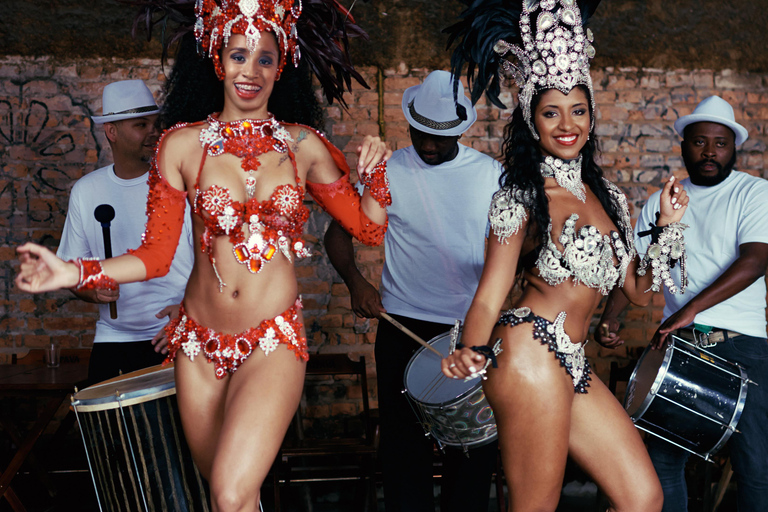 Búzios: Samba Show with Welcome Drink and Live Music