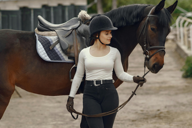 Kutaisi: Private Horseback Riding Tour with Hotel Pickup.⏱️ Transportation is included in this option .