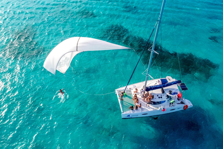 Cancun: Isla Mujeres Catamaran Adventure with Lunch & … Tour with transportation from your hotel in Cancun