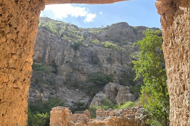 From Muscat: Nizwa & Jabal Akhdar with Multilingual Guide