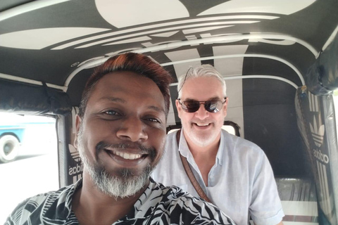 Colombo: City Highlights Tuk-Tuk Tour with Entry Tickets
