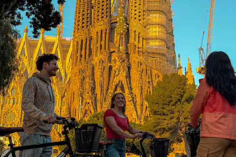 Barcelona Before the Crowds: Sunrise Bike Tour Private
