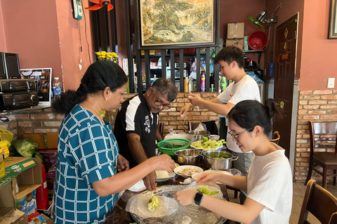 Excursão à costa do Porto de Phu My: visita à cidade e aula de culináriaPasseio de mota