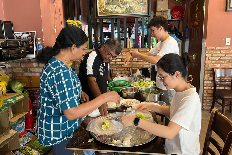 Excursão à costa do Porto de Phu My: visita à cidade e aula de culináriaPasseio de mota