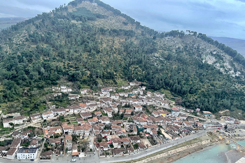 Excursion d'une journée à Berat et au lac Belsh depuis TiranaExcursion d'une journée à Berta et Belsh comme à Tirana