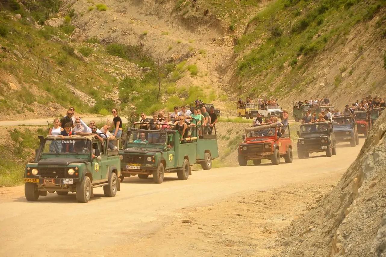 Side: All-Inclusive-Tour per Jeep und Boot durch den Green Canyon/am See