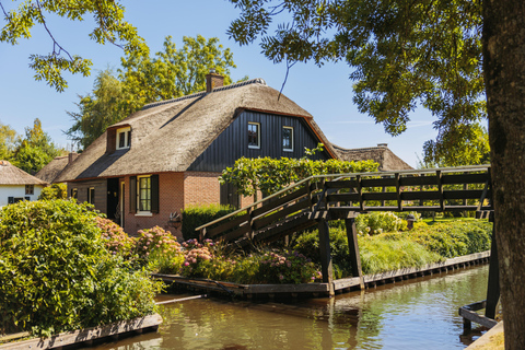 From Amsterdam: Giethoorn Day Trip with Self-Drive Boat Tour