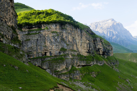 Baku to Shahdag Resort: Day Tour with Scenic Mountain Stops