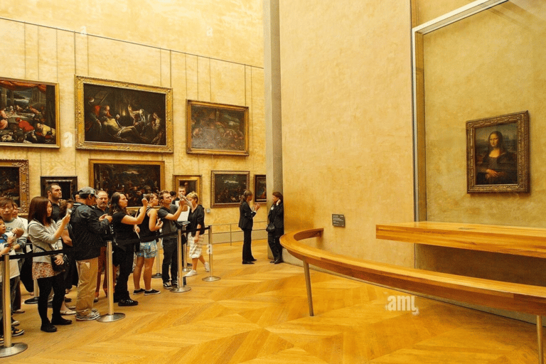 Paris: Louvre Entry Ticket and Guided Walking Tour