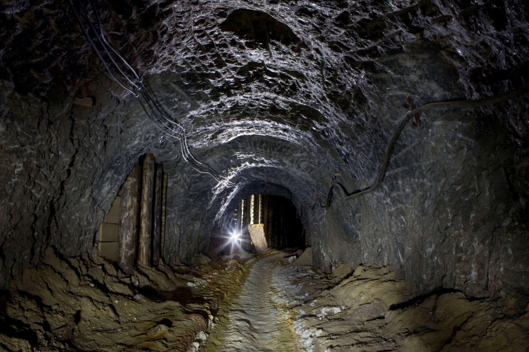 Wieliczka : visite guidée de la mine de sel avec billet coupe-fileBillet pour une visite guidée en anglais