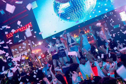 Cancun Madness Open Bar Crawl Bar crawl Madness in Cancún open bar