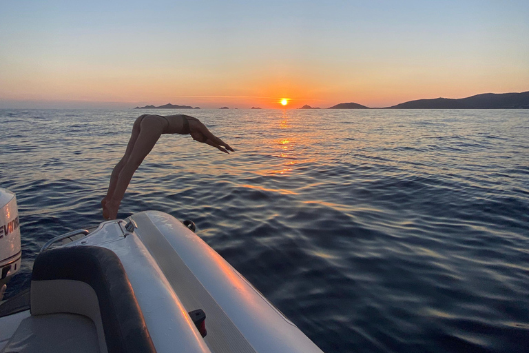 Ajaccio: Passeio marítimo ao pôr do sol nas Ilhas Sanguinárias