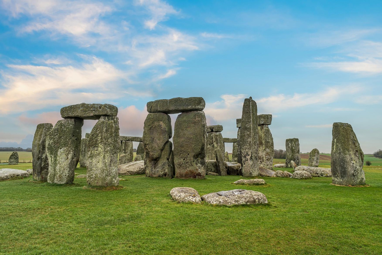 London: Windsor, Stonehenge, Bath Scenic Day Trip Shared Tour, Meet at Paddington Station
