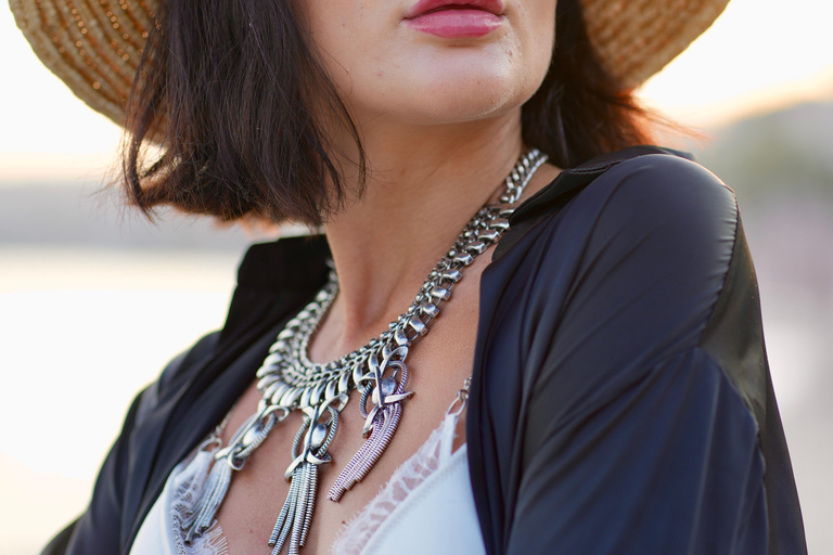 Nice: 1 hour photoshoot with a professional photographer by the sea Nice: 1-hour photoshoot with a professional photographer by the sea