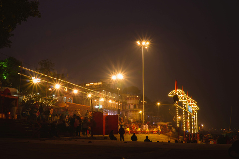 Varanasi: Poranna joga, Ganga Aarti i wycieczka z przewodnikiem po GhatachInstruktor jogi + przewodnik