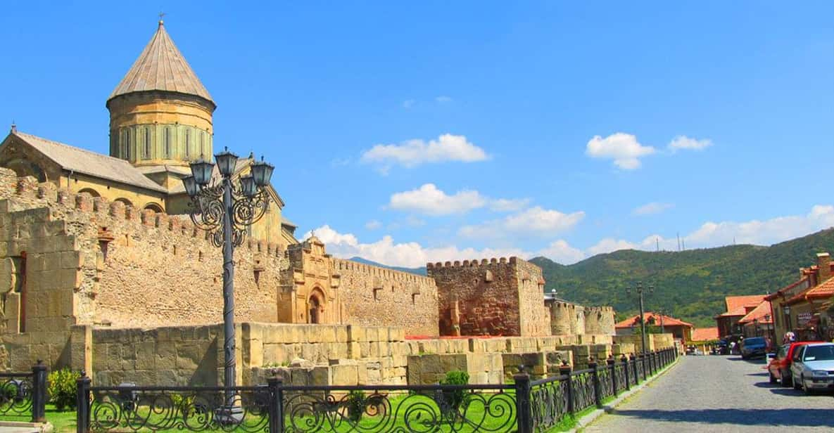 Mtskheta Heritage Tour: Upptäck den andliga huvudstaden i Ge | GetYourGuide