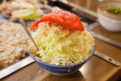 Tokyo: Tsukishima Monja Street Food Tour with Guide
