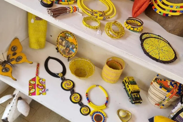 Nairobi: Cultural Shopping and Kazuri Beads Factory Tour Nairobi: Cultural Shopping and Cultural Dances Experience