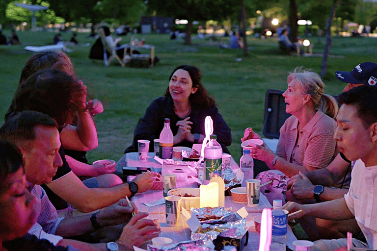 Seul: piknik nad rzeką Han i przejażdżka rowerem elektrycznym do fontanny Rainbow FountainSeul: Piknik nad rzeką Han i przejażdżka rowerem elektrycznym do Fontanny Tęczy