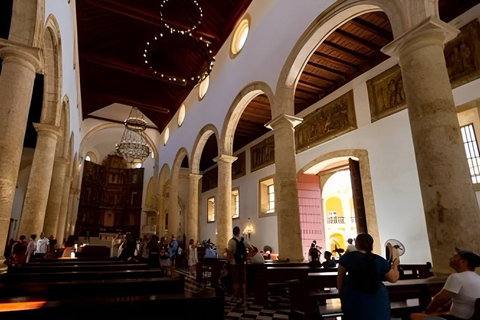 Cartagena: &quot;Route door de koloniale tempels&quot;. Geschiedenis en architectuur.