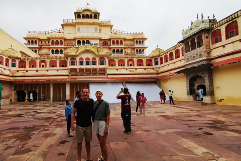 Au départ de Jaipur : 4 heures de shopping dans les Bapu Bazars locaux