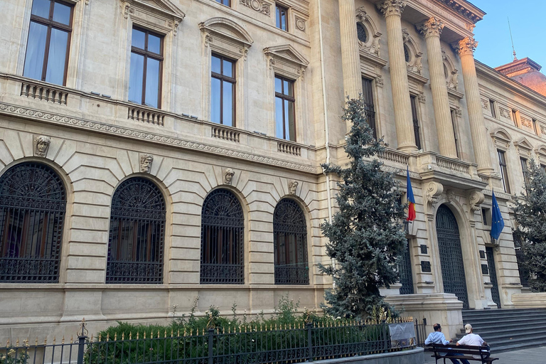 Bucharest Shared Walking Tour with Local Guide Bucarest imprescindible: tour a pie con guía local
