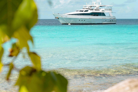 Curaçao: Klein Curaçao Yacht Trip with Beach House Access