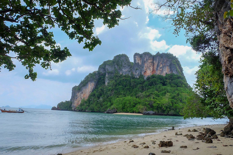 Krabi: Excursión de un día a las Islas Hong en barco de cola larga