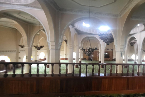 Kampala: Guided Walk Through Markets, Monuments, & Culture