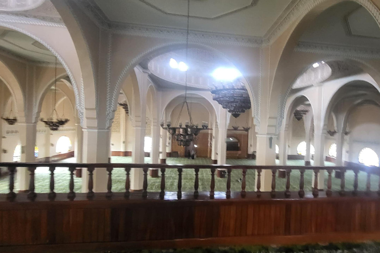 Kampala: Guided Walk Through Markets, Monuments, & Culture