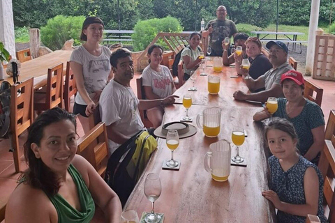 Galápagos : tortues géantes, tunnels de lave et cratèresGalápagos : visite guidée des tortues géantes, des tunnels de lave et des cratères