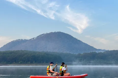 Da Lat: Tuyen Lam Lake Kayak or SUP Tour
