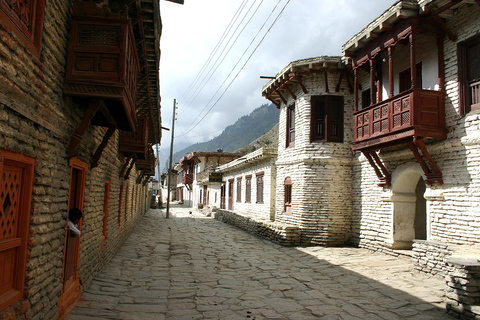 拉希杰村一日旅行（含吊桥）- 导览游团体游（不含任何项目）