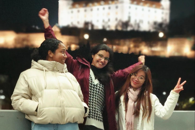 Desde Budapest: excursión de un día a Bratislava en furgoneta