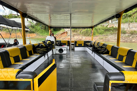 . Guatapé & El Peñol: Full Tour + Boat on the Lake