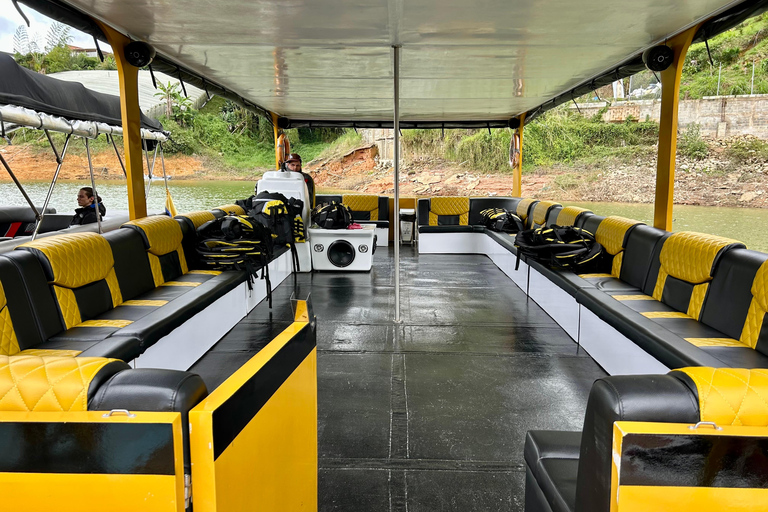 . Guatapé & El Peñol: Full Tour + Boat on the Lake