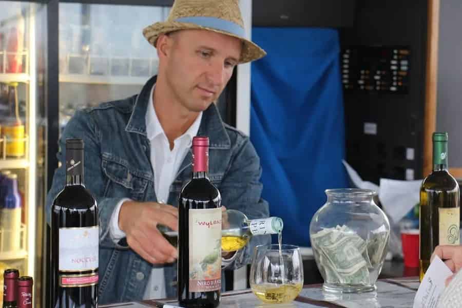 Dana Point: Abendliche Hafen-Weinkreuzfahrt mit Snacks. Foto: GetYourGuide Dana Point: Abendliche Hafen-Weinkreuzfahrt mit Snacks. Foto: GetYourGuide