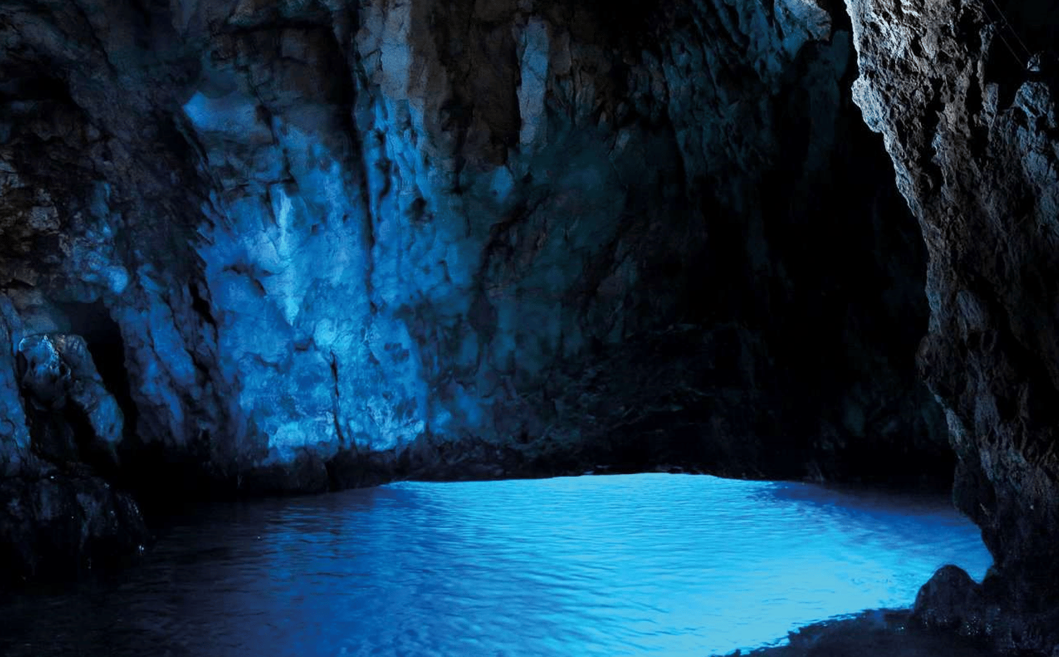 Makarska: Schnellboot-Tour zu 3 Inseln, zur Blauen Grotte & Blauen Lagune