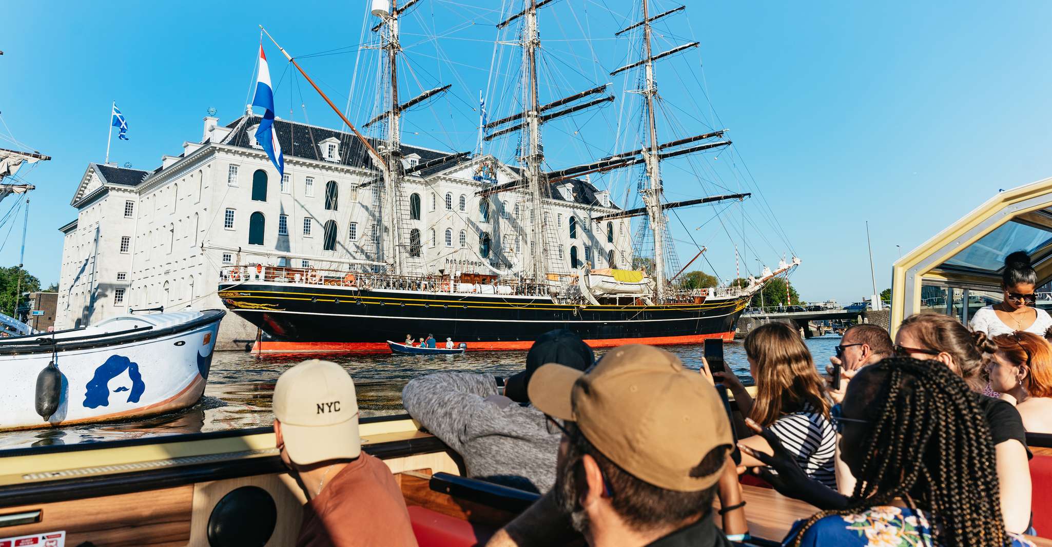 Amsterdam: Heated Canal Cruise Including Audioguide photo 4