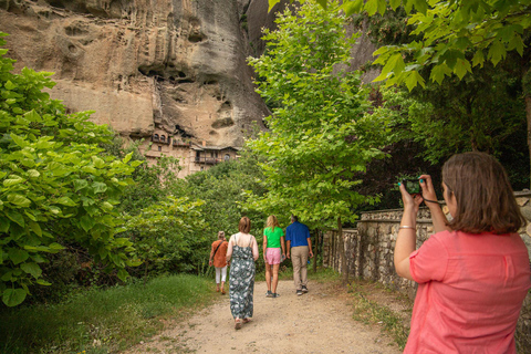 Athens: Meteora Monasteries &amp; Caves Day Trip &amp; Lunch OptionShared Small-Group Tour with Bus Transfer