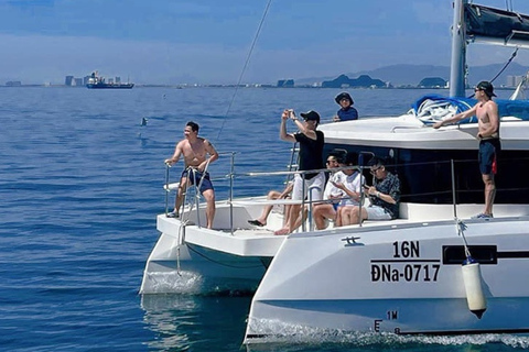 Da Nang: Discover Son Tra Bay on Luxury Sailing Catamaran 2-Hour Luxury Catamaran Scenic Cruise with Drink & Transfer