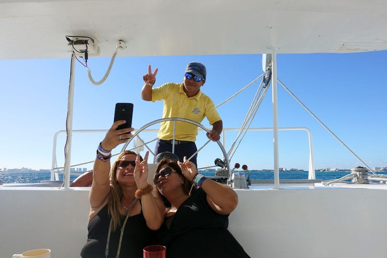 Isla Mujeres: Passeio de catamarã com snorkel, bufê e bebidasPasseio de Costa Mujeres