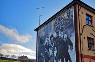 Belfast: Tour im schwarzen Taxi & Tagestour nach Derry