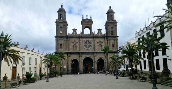 Las Palmas: VIP Tapas Tour, Casco Viejo, and Historic Sites