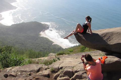 Pedra do Telégrafo: Aventura na trilha e vista para o mar